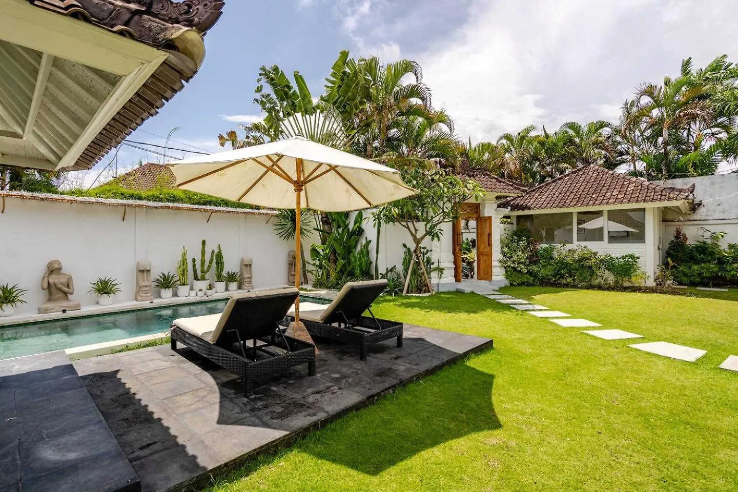 Villa Curves Bali Seminyak