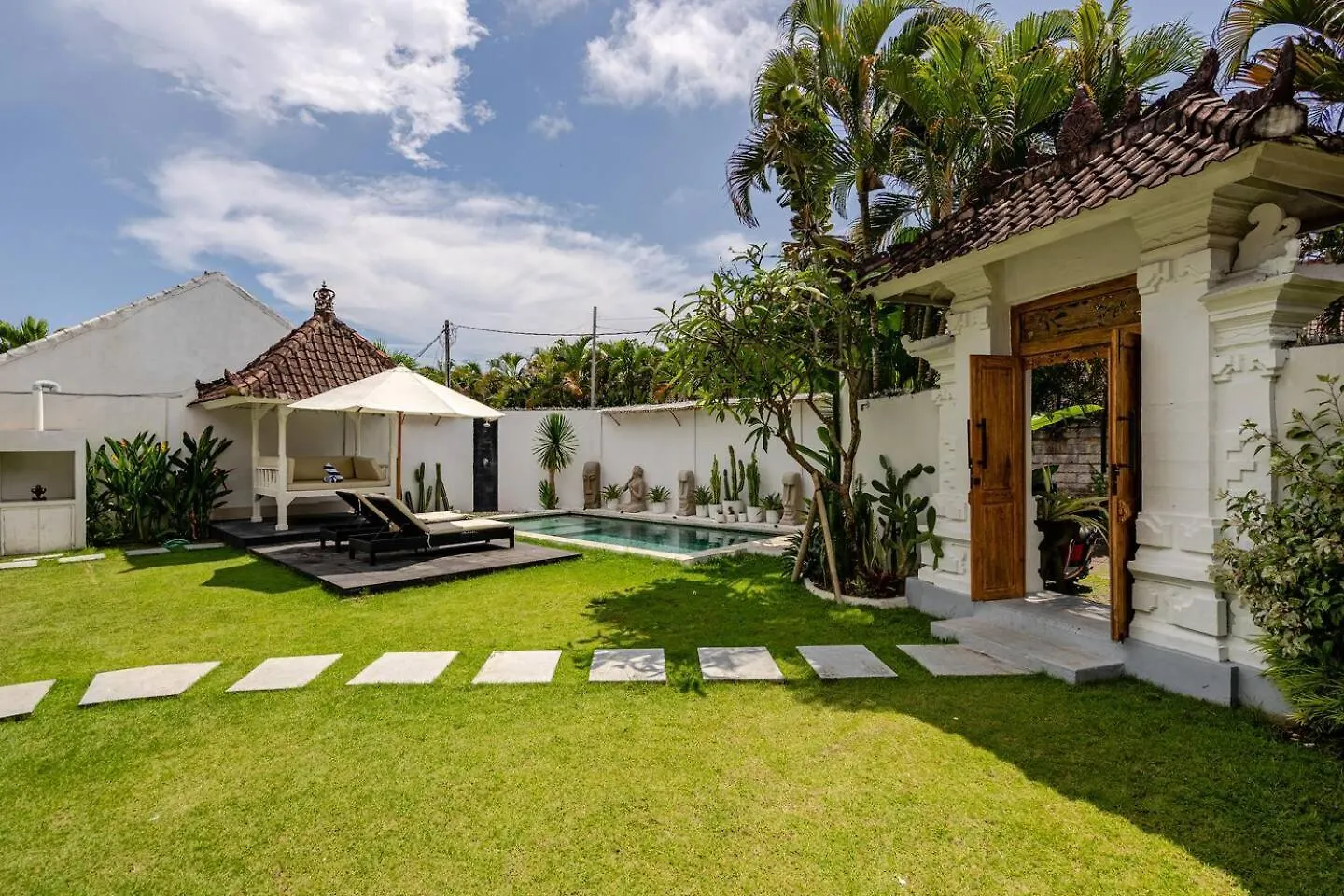 Villa Curves Bali Seminyak
