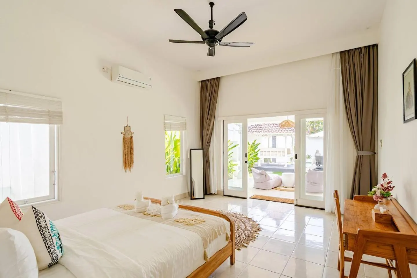 Villa Curves Bali Seminyak