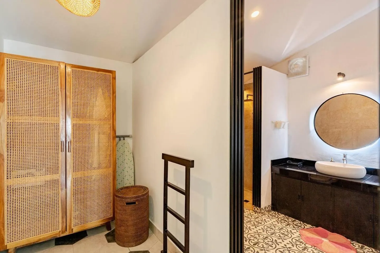 Villa Curves Bali Seminyak  0*, Seminyak (Bali)